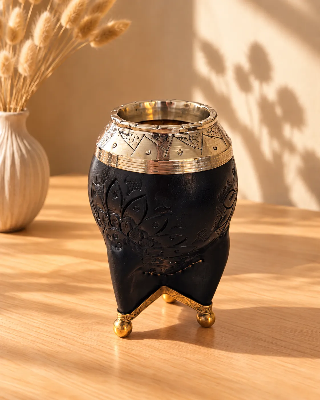 Mate torpedo uruguayo con cuero repujado alpaca y bronce